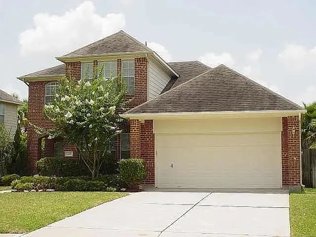 3 bed, 2.5 bath, 2420 sqft, $2,400 — Photo 3