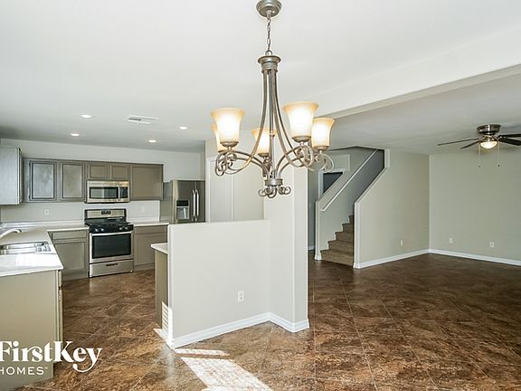 5th image of 2043 Spiers Ave