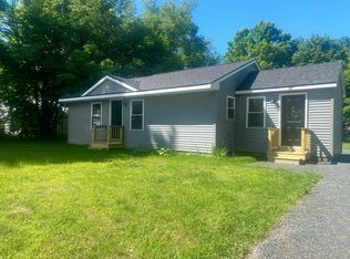 62 Seminary Hl, West Lebanon, NH 03784