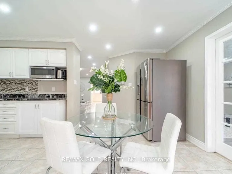15 Sedgewick Cir — Photo 6