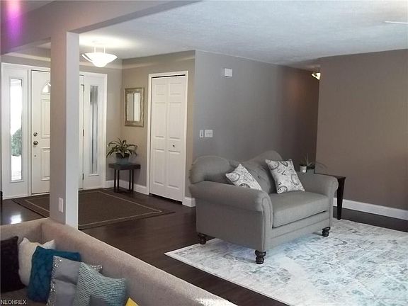 3rd image of 18116 Alpine Cir