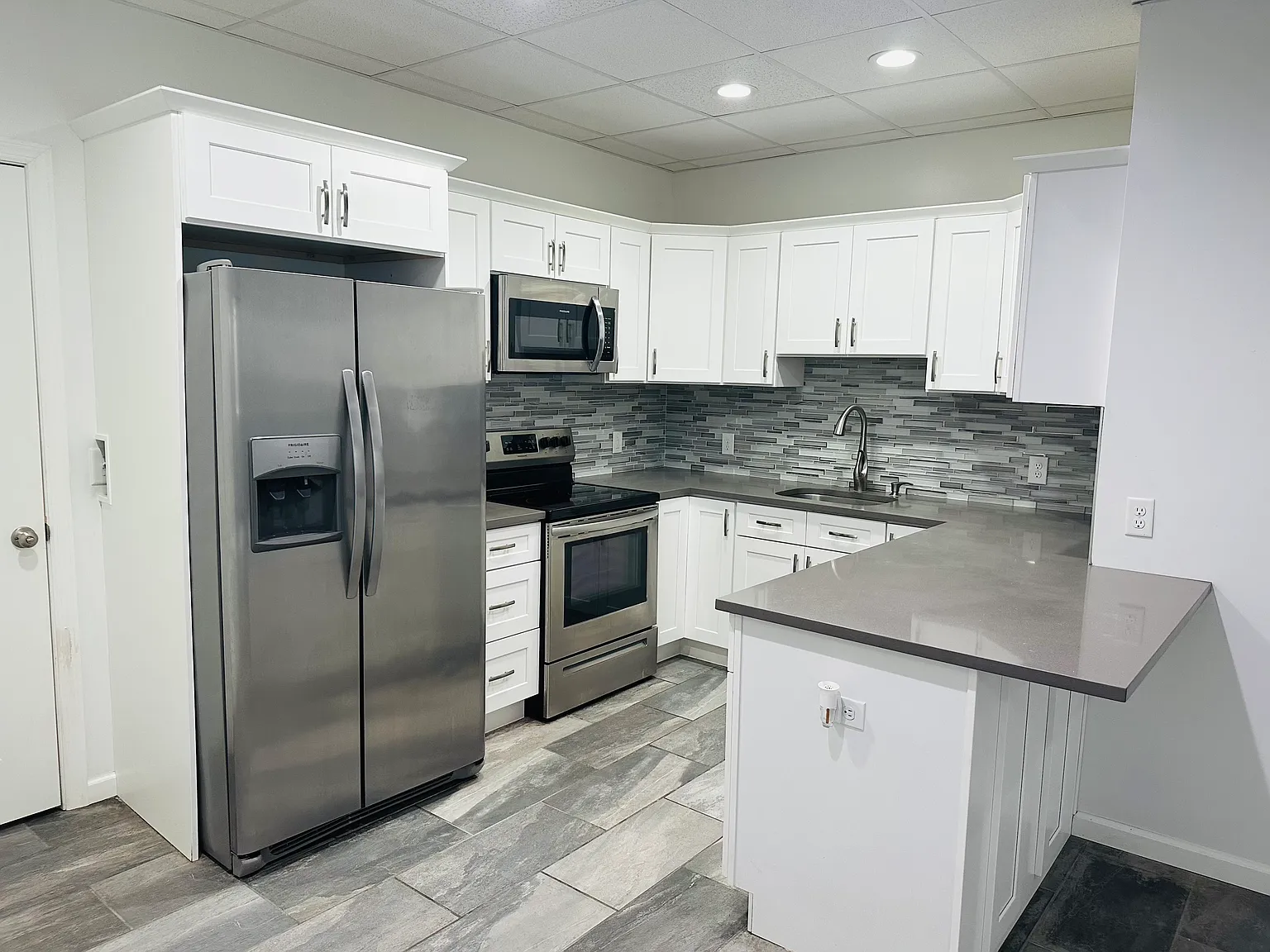 1 bed, 1000 sqft, $2,700 — Photo 3