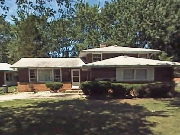 3210 Woodworth Pl, Evergreen Park, IL 60429