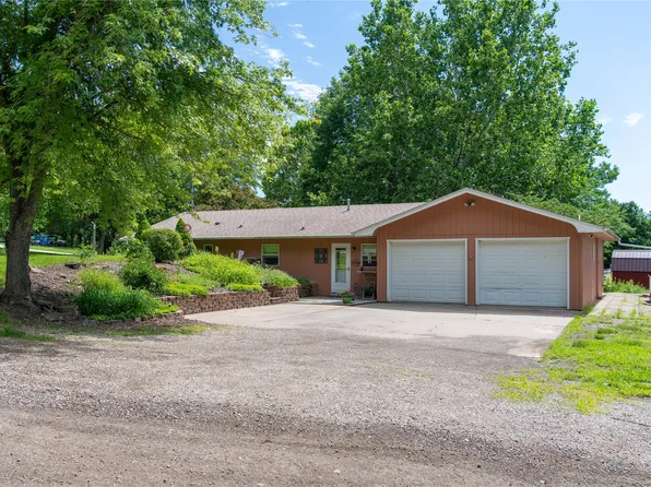 123 Timber Ridge Dr, Pella, IA 50219