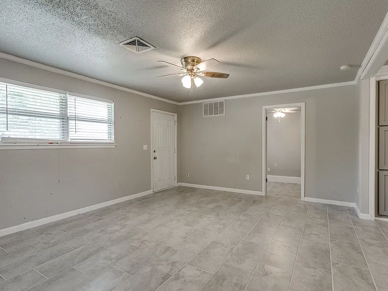 641 SW 15th St — Photo 25