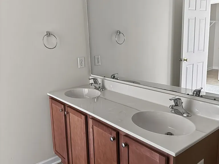 403 Valdez Ct — Photo 14