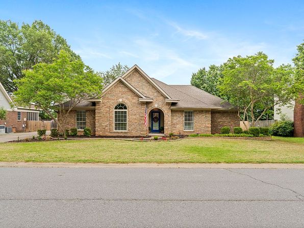 902 Heather Cir