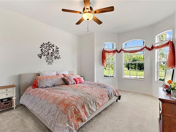 5th image of 102 Oak Hammock Dr