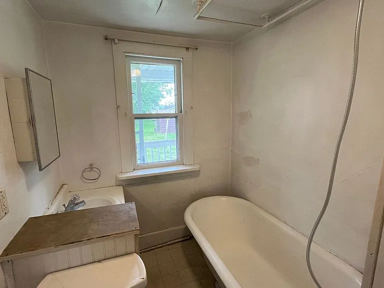 310 W Arnold St — Photo 15