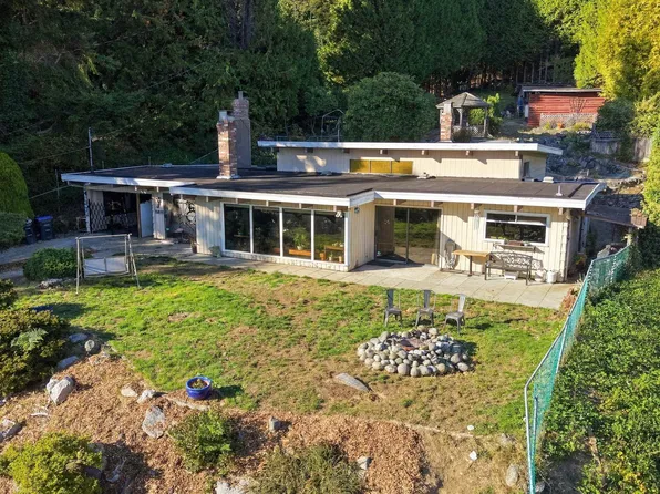 5430 Lawson Rd, Sechelt, BC V7Z 0N1