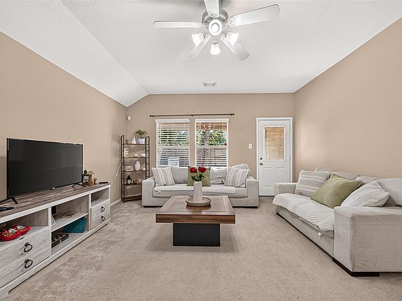 4th image of 30 S Vesper Bend Cir
