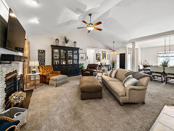 2nd image of 56143 Hollingshead Dr