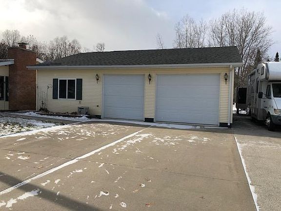 2nd image of 121 Twin Elm St