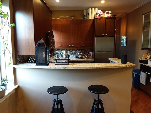 Kitchen Breakfast Bar