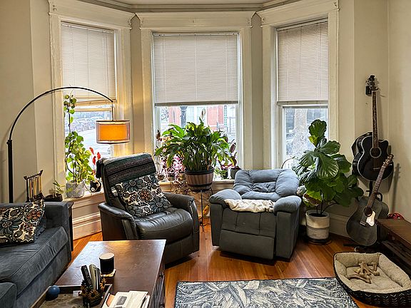 4th image of 835 N Damen Ave APT 1F