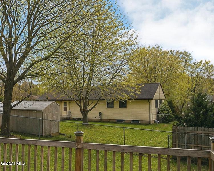 4th image of 516 Woodburne Drive
