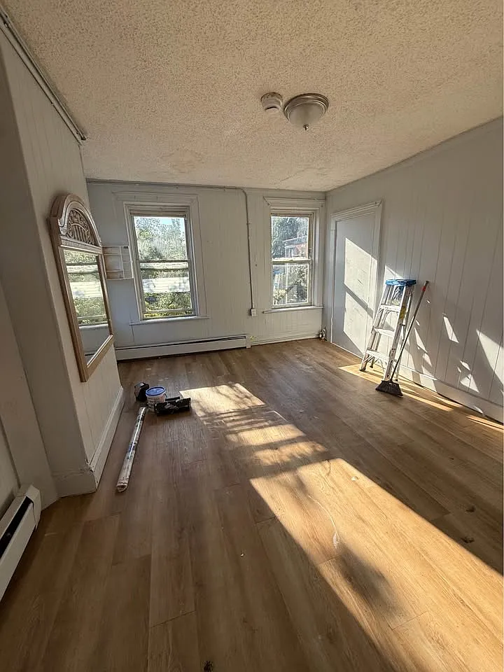 Building Photo - 18 Dubois St #C
