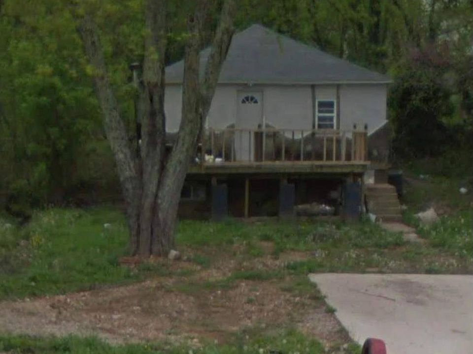 1st image of 203 E 5th St