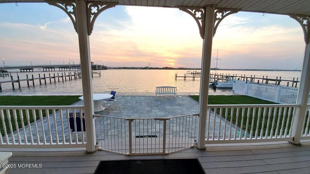 4 bed, 3.5 bath, $11,900 — Photo 1