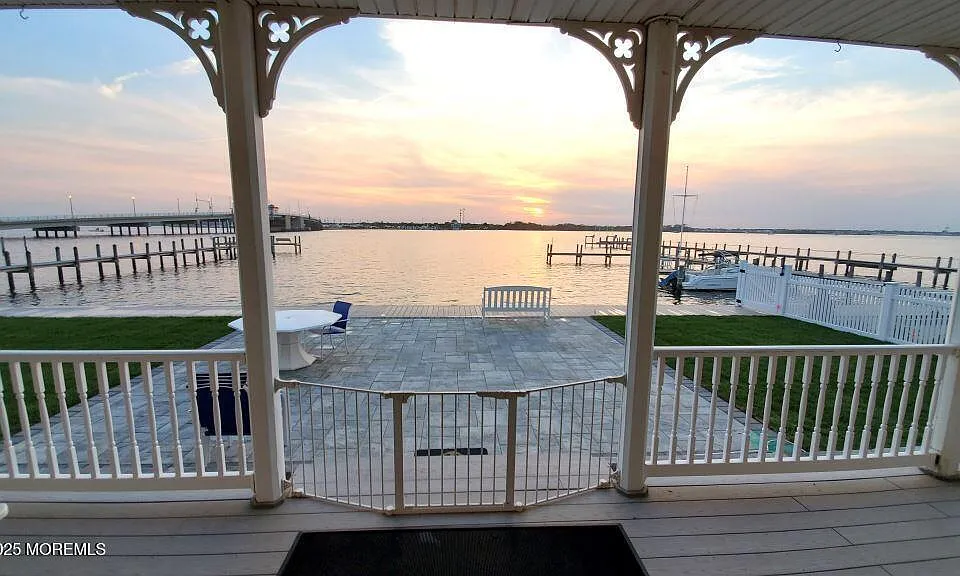 1118 Barnegat Ln