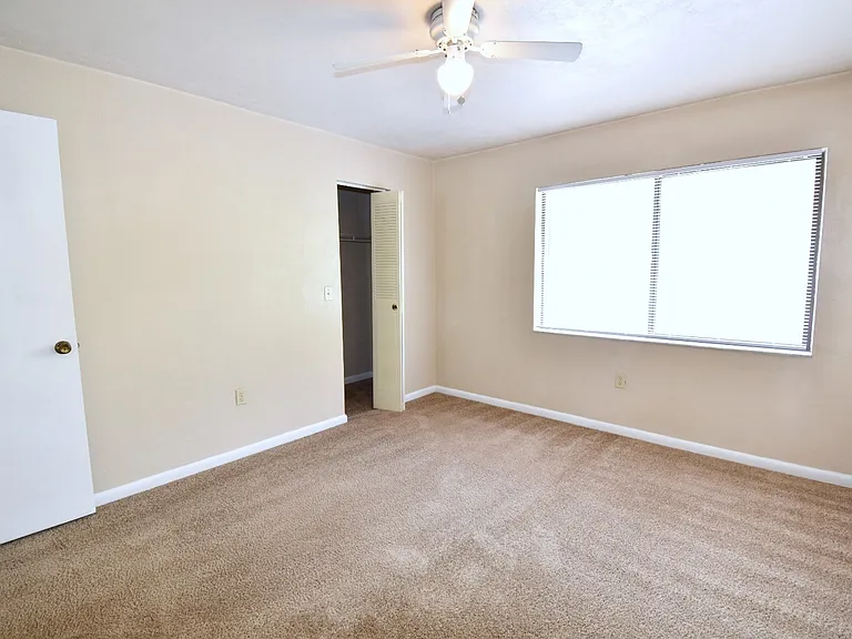 2635 SW 35th Pl — Photo 10