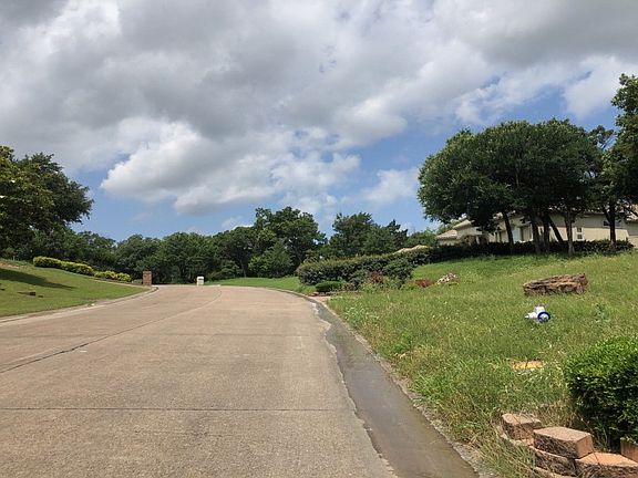 4th image of 1215 Whispering Oaks Dr