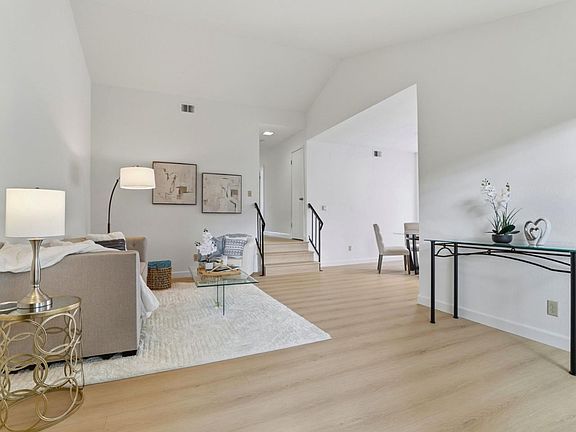 3rd image of 403 Kenbrook Cir
