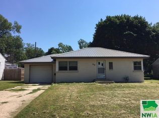 610 Sherman Ave, Cherokee, IA 51012