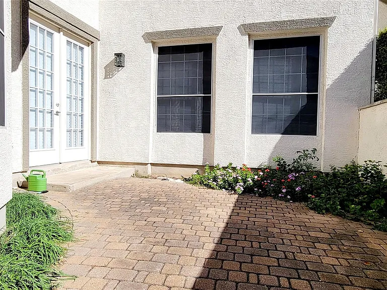 3907 Gaines Ct — Photo 4