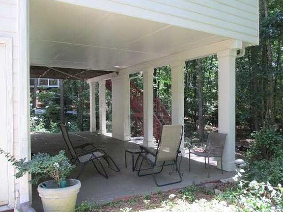 3rd image of 261 Ashbourne Trl