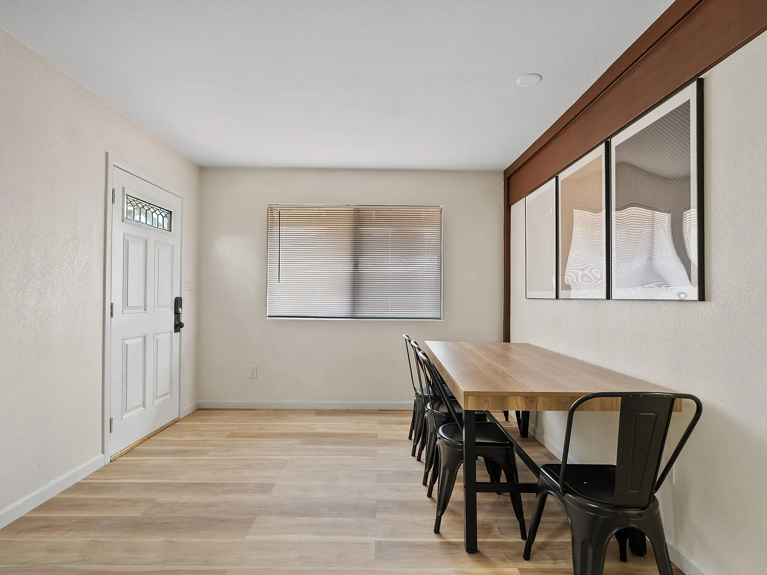 4 bed, 3.0 bath, 2200 sqft, $1,105 — Photo 3