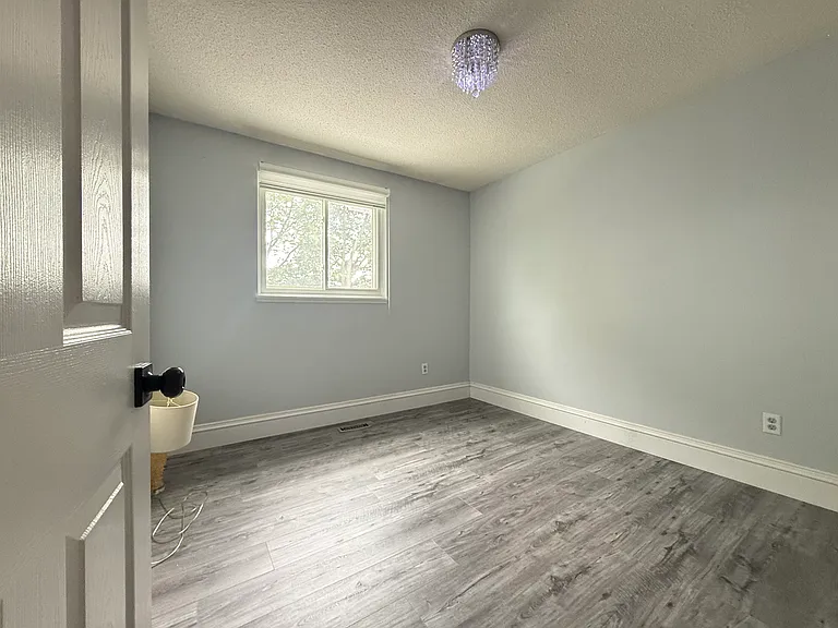 70 Jill Cres — Photo 13
