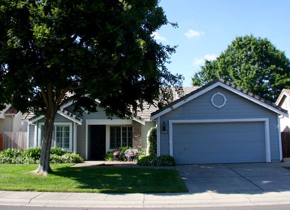 1st image of 215 Sterling Grove Dr