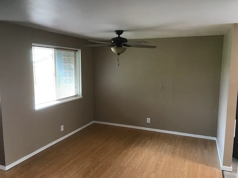 1124 Irvington Dr — Photo 10