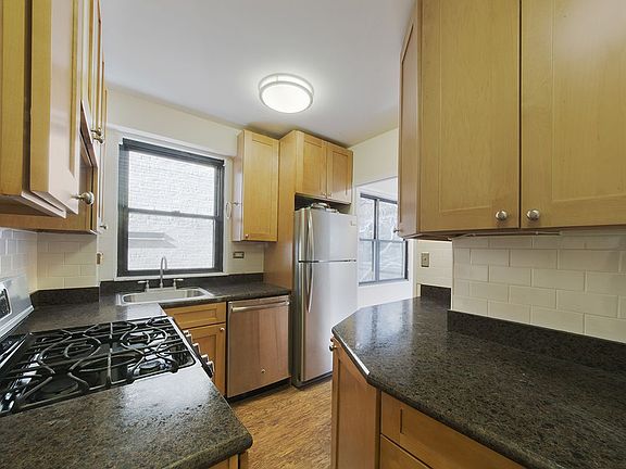 2nd image of 120 E 90th St APT 3C