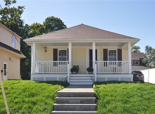 8 Park Ave, Cranston, RI 02905