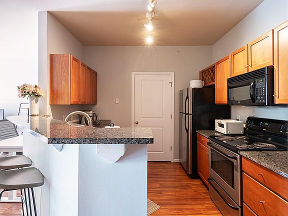 4th image of 735 Walker Sq APT 2A