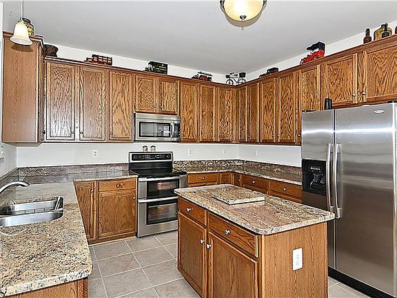 5th image of 8790 Grantham Ct