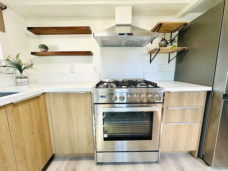 3259 Rowena Ave — Photo 8