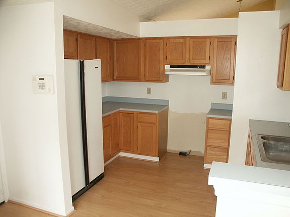 4th image of 4190 Woodville Dr