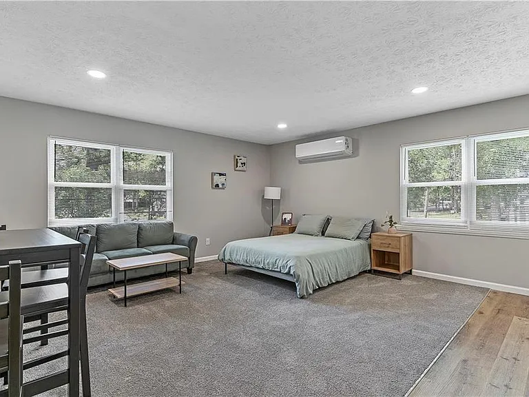 1701 Hawthorne Ave #1B — Photo 2