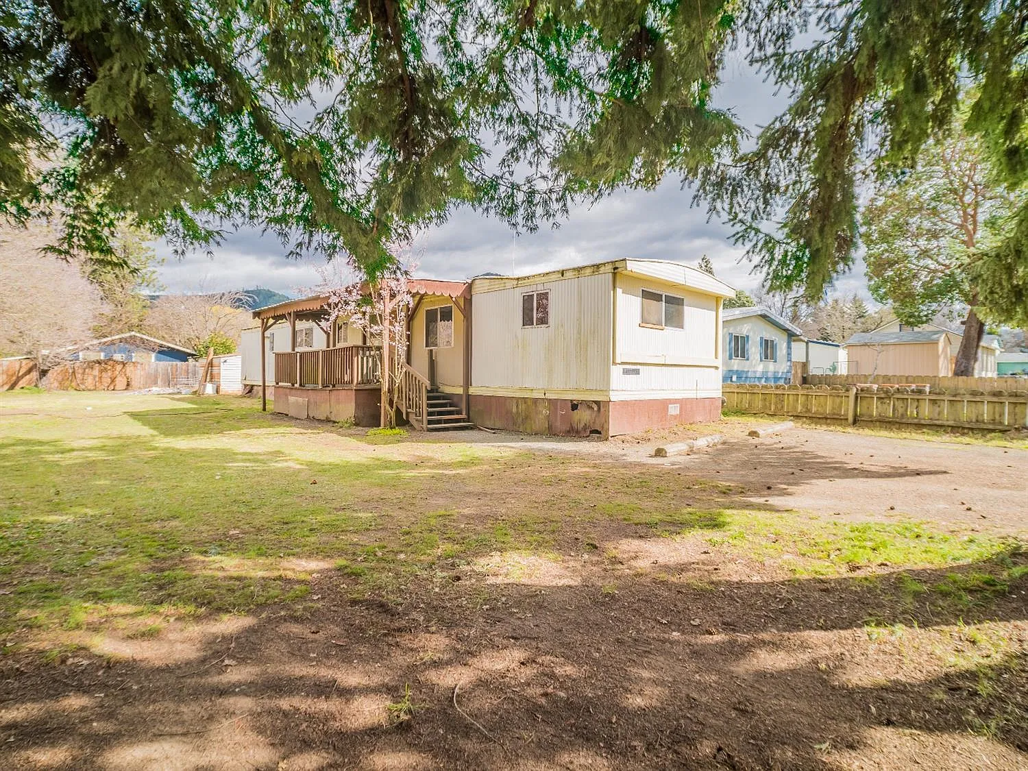 418 Oak St photo 1