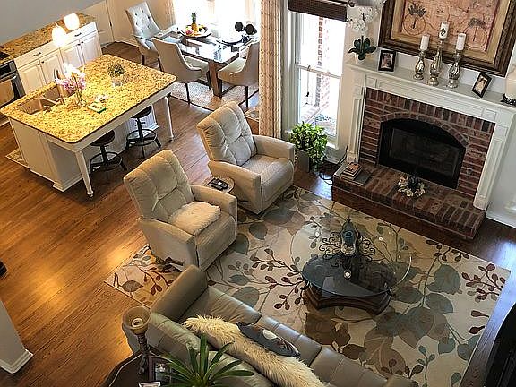 Island bar/Eat in Kitchen