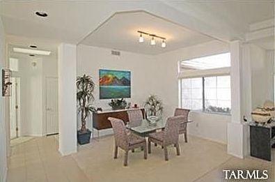 3rd image of 1116 E Regent Dr