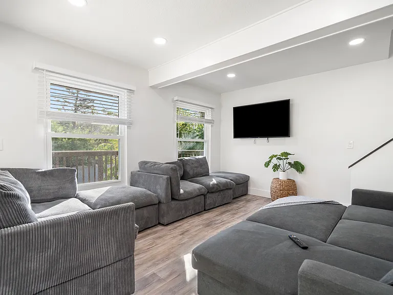 113 4th Ave — Photo 21
