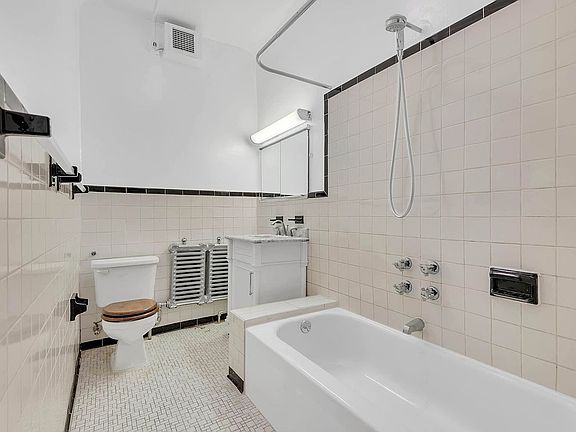 4th image of 2109 Broadway APT 402
