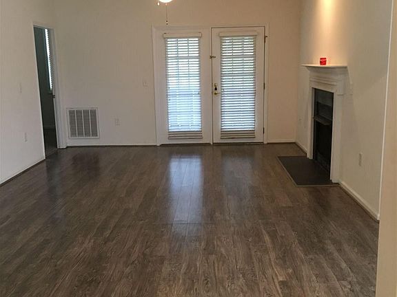 5th image of 27 Signet Dr