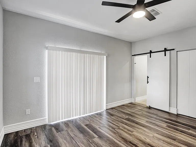 724 SW 9th St — Photo 16