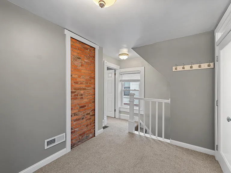 696 S 9th St — Photo 11