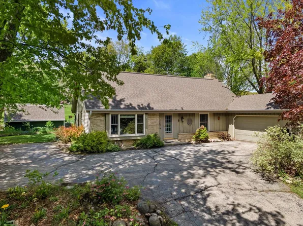 W299S3031 Ridgewood DRIVE, Waukesha, WI 53188